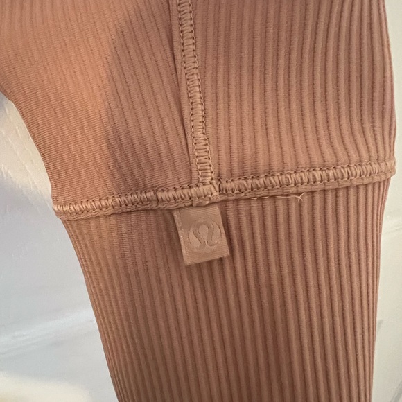 Lululemon power pivot tank size 2 - Picture 2 of 3